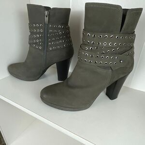 Mint Velvet Leather Grommet Accent Ankle Boots 39 Gray